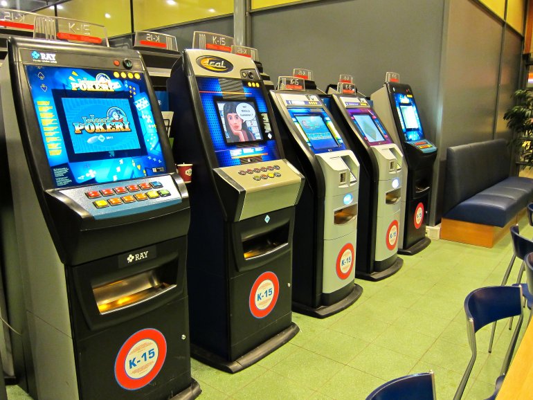 Игровые автоматы в общественном месте