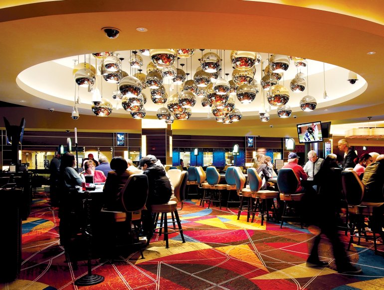 Игорный зал казино Тропикана в Атлантик-Сити (США)