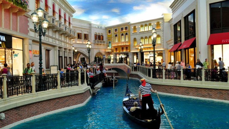 Имитация канала в Венецианском казино в Лас-Вегасе