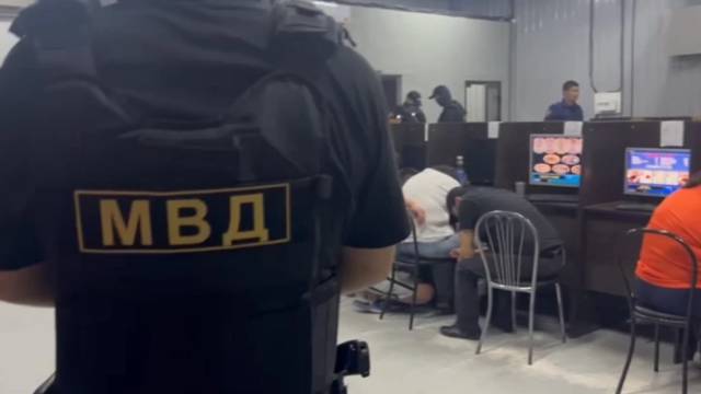 Ликвидация подпольного игорного клуба в Кызыле с задержанием оператора, изъятием техники и наличных