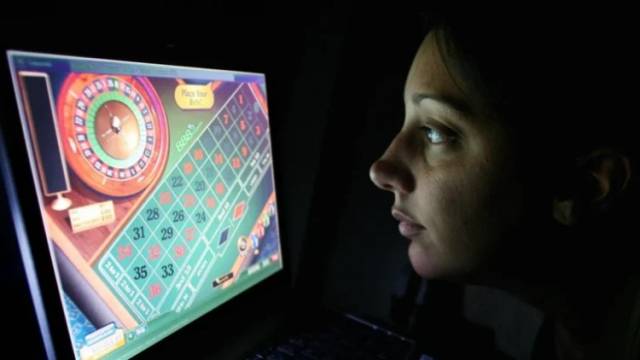 Работница частной компании в Бресте получила три года колонии за хищение более Br60 тысяч для азартных игр
