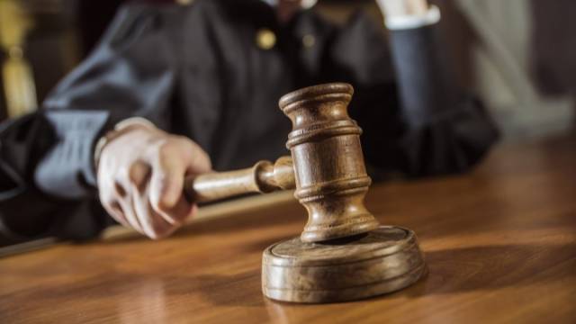 Во Владивостоке на скамье подсудимых оказался известный адвокат, подозреваемый в причастности к подпольным казино