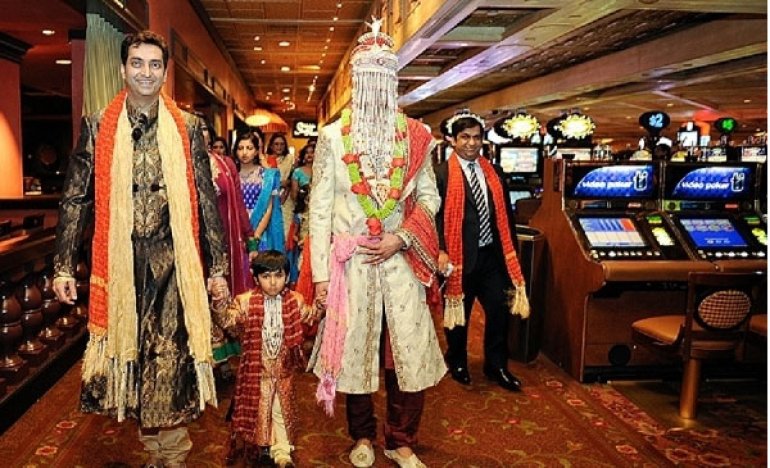 индусы в местном казино